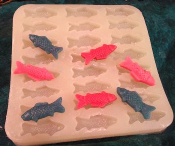 https://www.vanyulay.com/wp-content/uploads/2015/08/Fishes-Mini-Embeds-24-Cavity-Silicone-Mold-5521.jpg