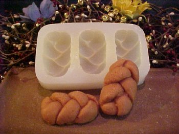 https://www.vanyulay.com/wp-content/uploads/2015/10/Braided-Bread-Roll-Bun-Tart-Silicone-Mold-5431-2.jpg
