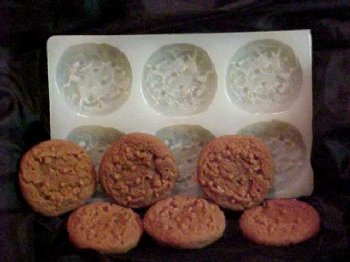 https://www.vanyulay.com/wp-content/uploads/2015/10/Chocolate-Chip-Cookies-Small-Soap-6-Cavity-Silicone-Mold-373.jpg