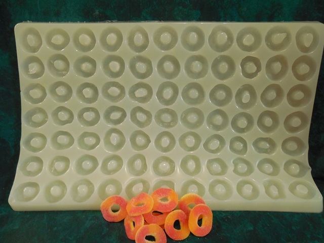 6.25 ml Peach Ring Depositor and Hand Pour Silicone Candy Mold — Endose  Molds