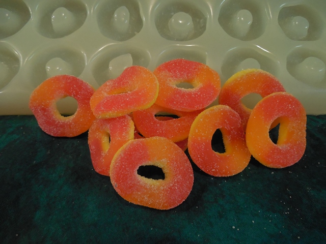 4 mL Peach Ring Mold - Half Sheet - 132 Cavities