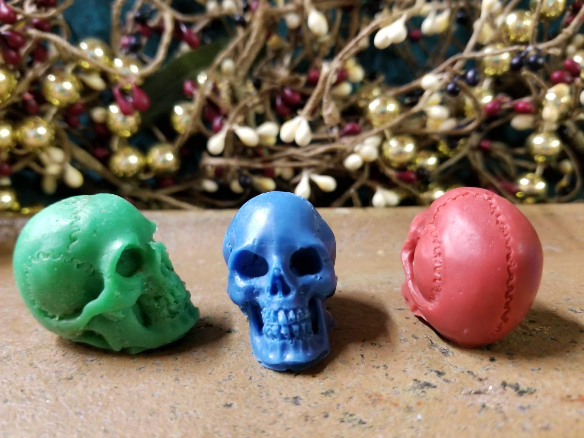 https://www.vanyulay.com/wp-content/uploads/2018/07/Skull-Embed-Silicone-Mold-5532-4.jpg