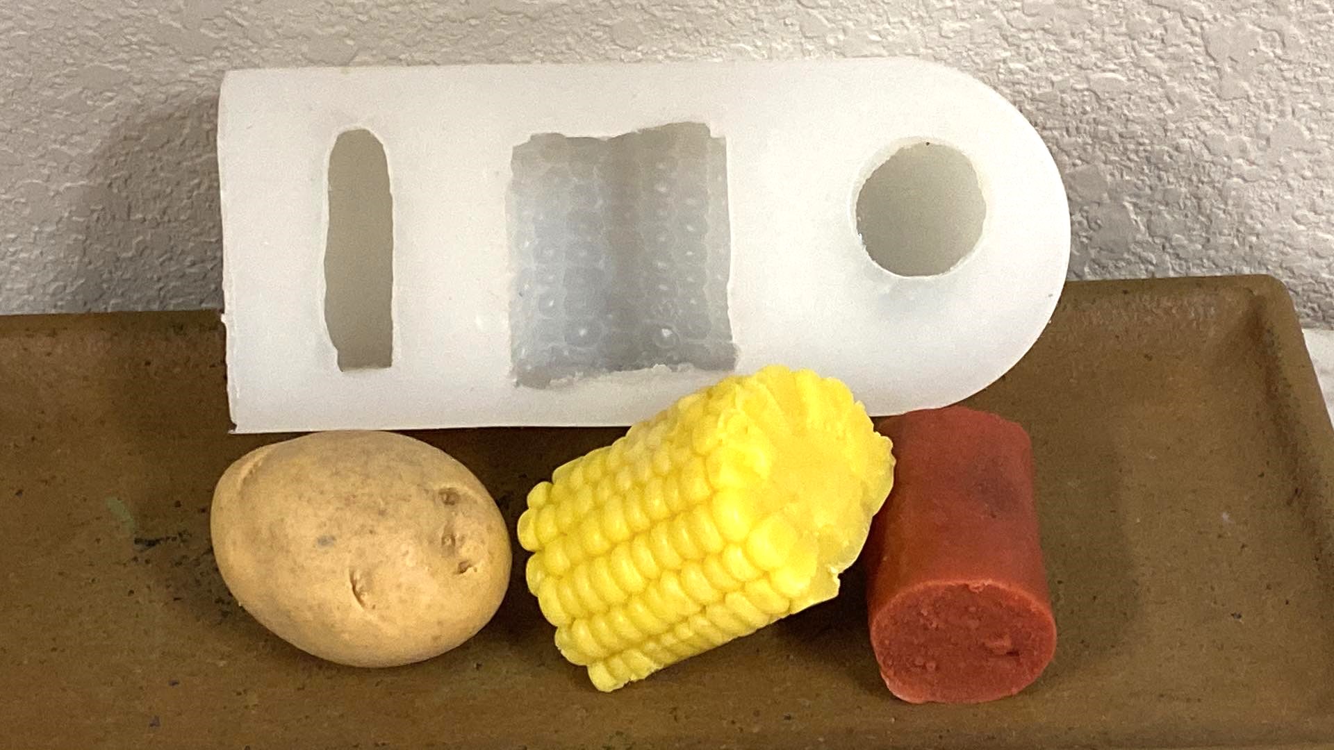 https://www.vanyulay.com/wp-content/uploads/2022/09/Corn-Sausage-Potatoe-Silicone-Mold.jpg